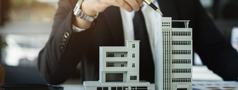 Understanding the Benefits of Hiring a Business Real Estate Lawyer
